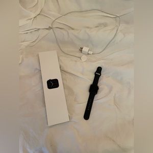 Apple Watch SE 40mm Space Gray Aluminum with Black Sport Band